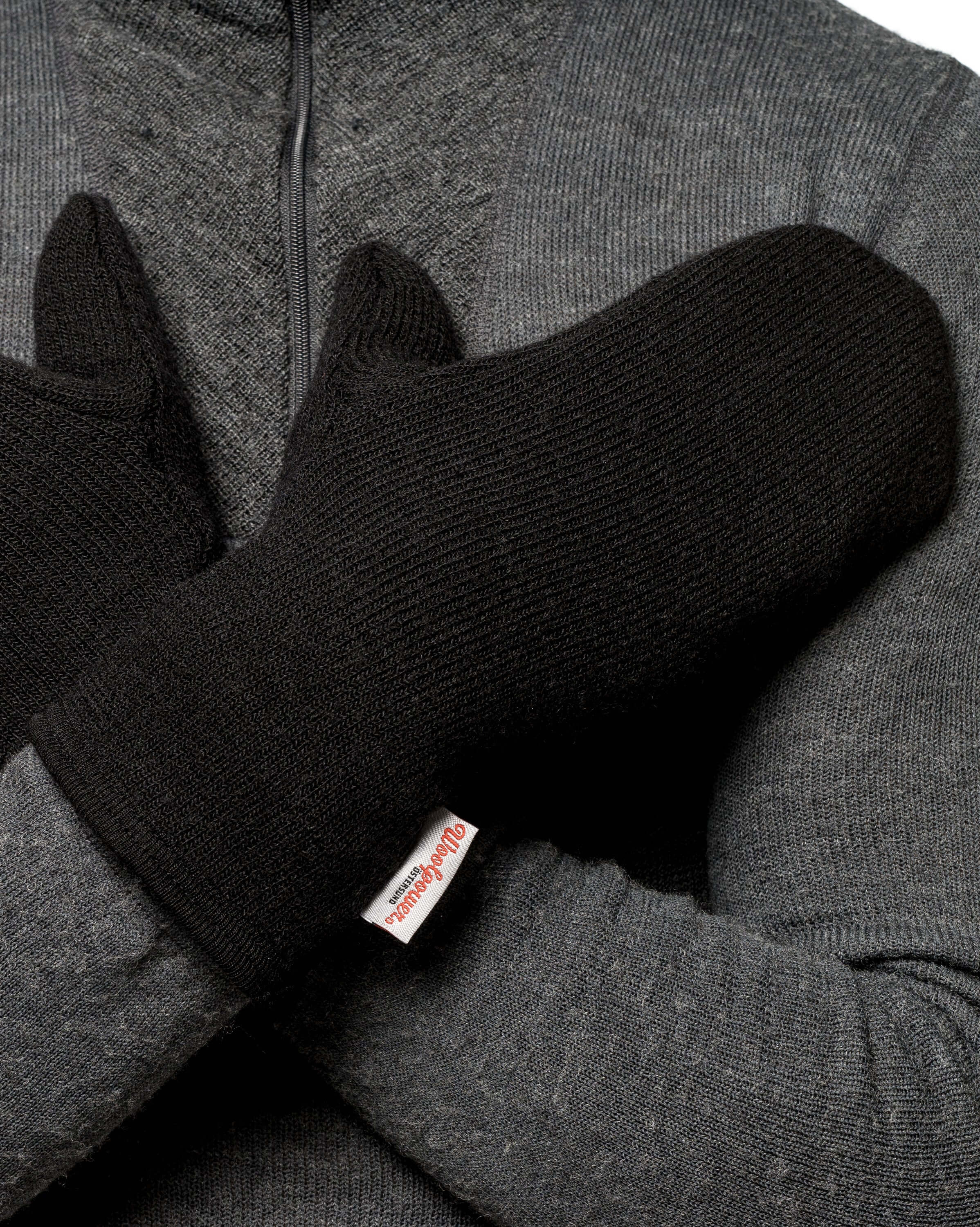 Die Woolpower Mittens 400, feinste Merino Fäustlinge für deine Winter Abenteuer, erhältlich im Outdoor Online Shop FluxPerfect