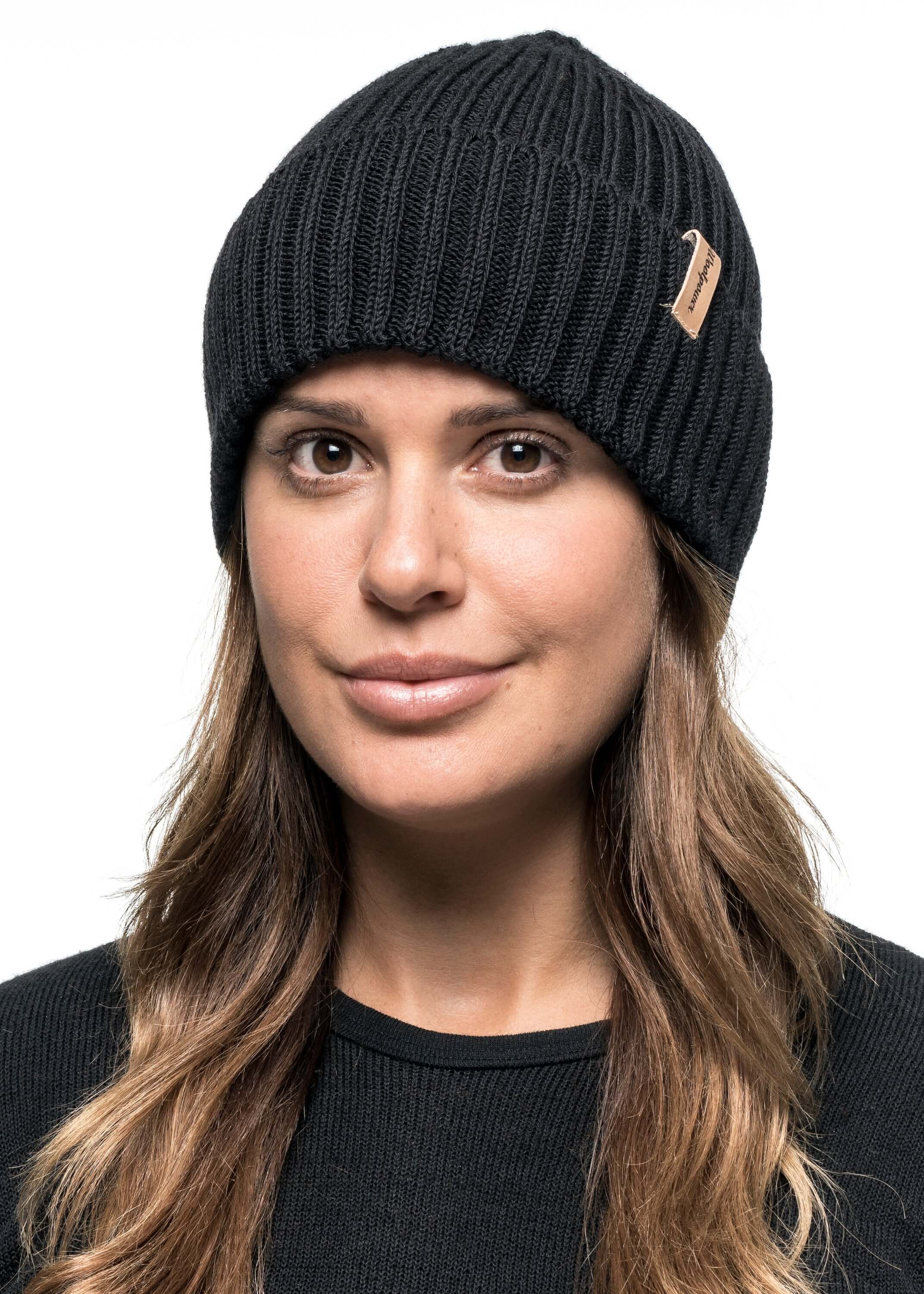Die Woolpower Beanie Rib, angenehme und elastisches Beanie, ideal für den Winter und den Alltag, erhältlich im Outdoor Online Shop FluxPerfect