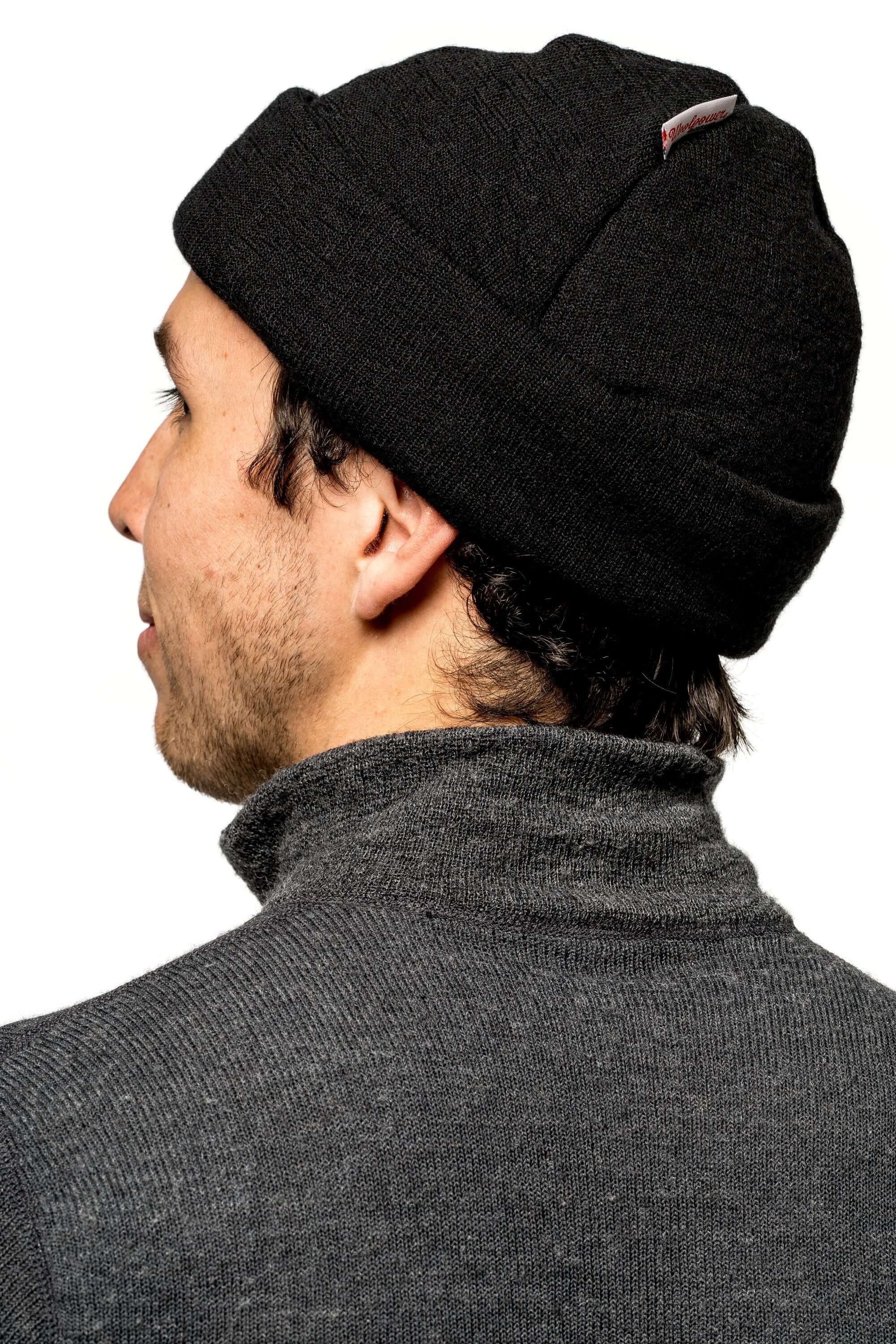 Die Woolpower Cap 400 - feinste Merino Mütze für kalte Tage und Winter Abenteuer, erhältlich im Outdoor Onlineshop FluxPerfect