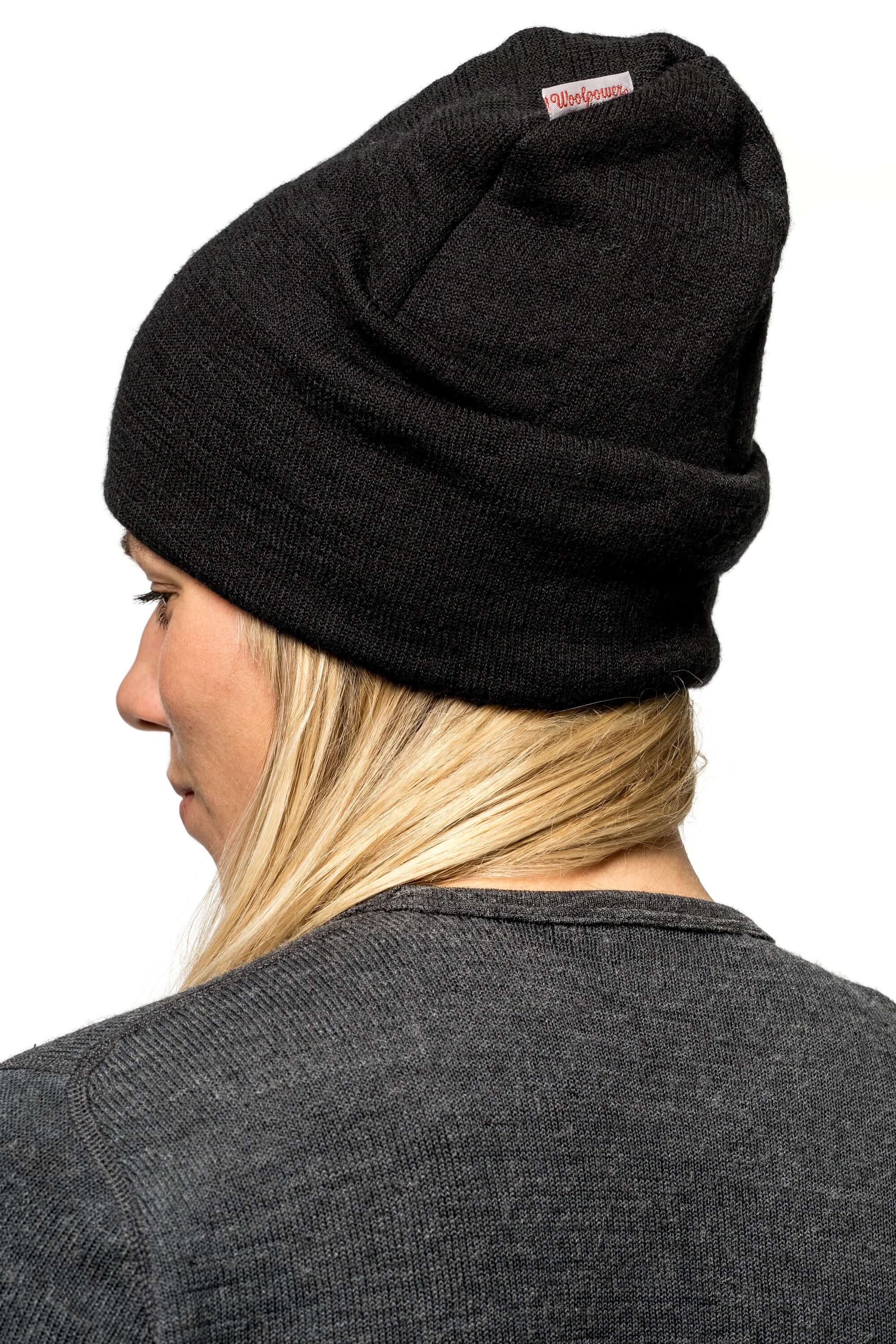 Die Woolpower Cap 400 - feinste Merino Mütze für kalte Tage und Winter Abenteuer, erhältlich im Outdoor Onlineshop FluxPerfect