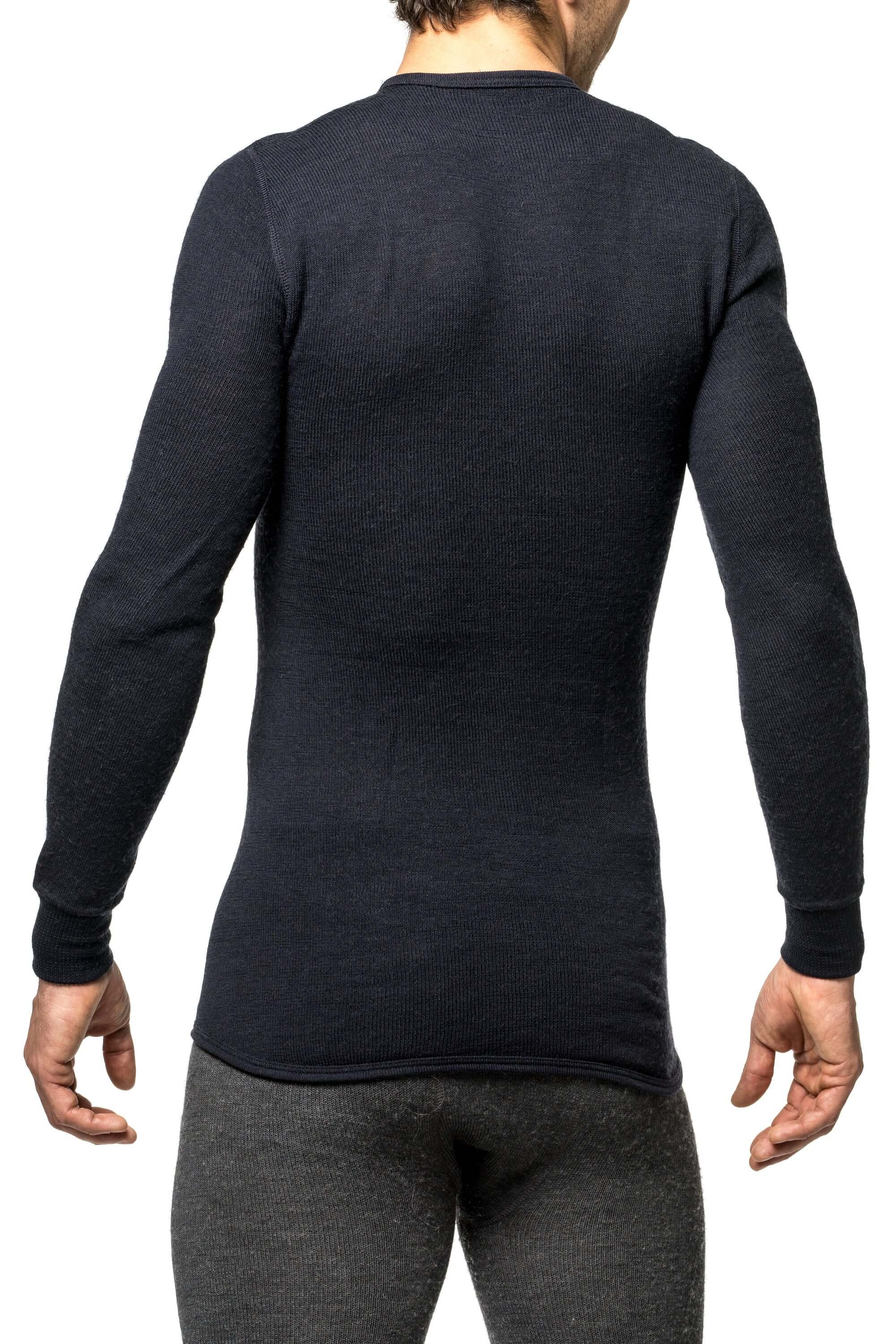 Das Woolpower Crewneck 200, feinste Merino Langarm Baselayer für alle die Außen aktiv Unterwegs sind, erhältlich im Outdoor Online Shop FluxPerfect