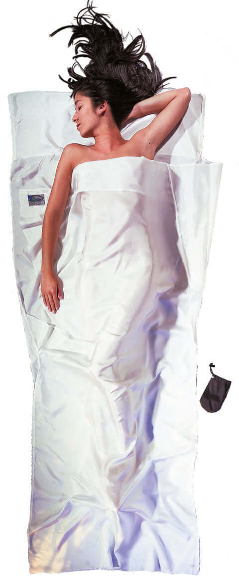 Der Cocoon Hüttenschlafsack aus Seide in der Farbe Natur - erhältich im Outdoor Shop FluxPerfect