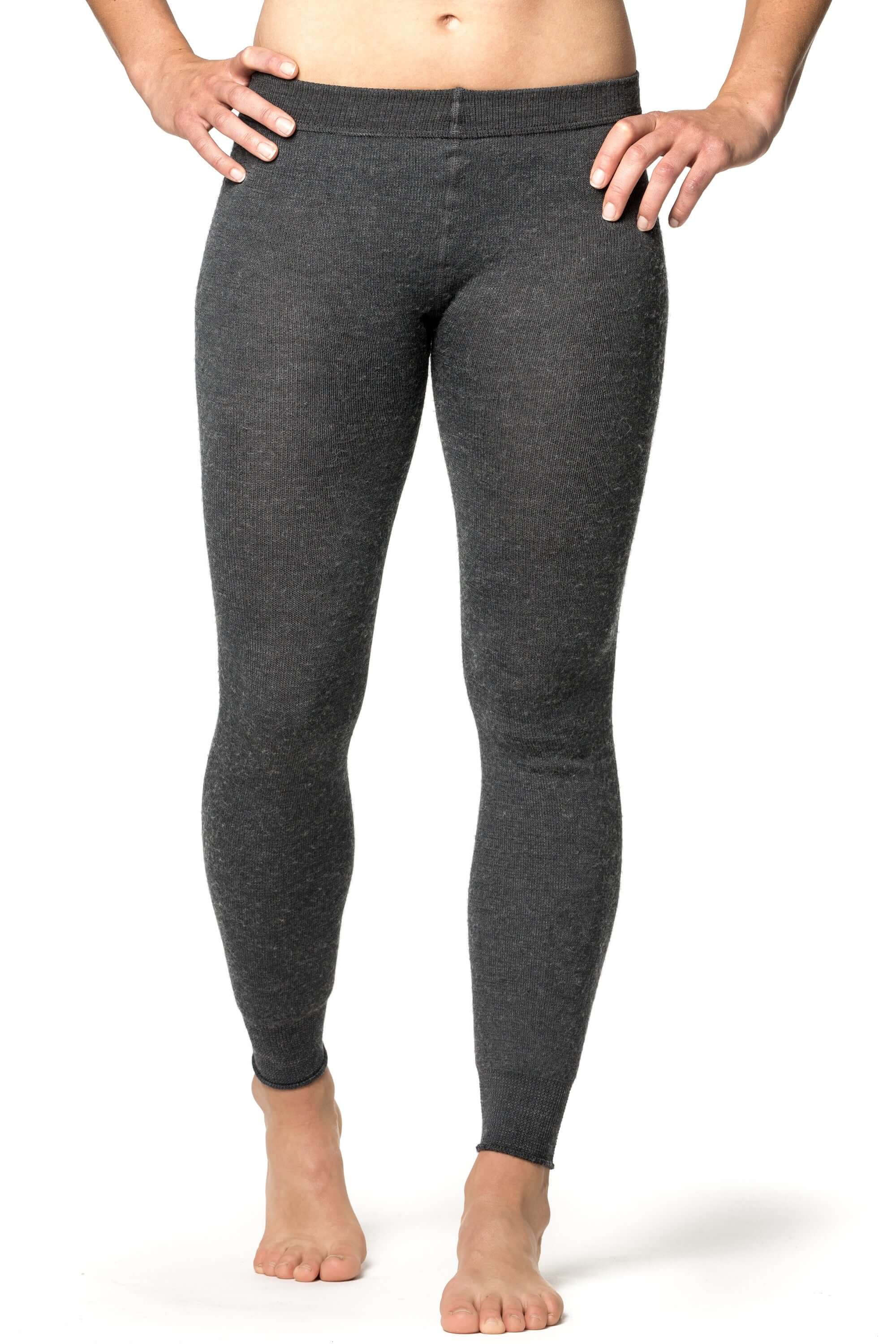 Die Woolpower Long Johns 200, warme Merino Baselayer für aktive Tage, erhältlich im Outdoor Online Shop FluxPerfect