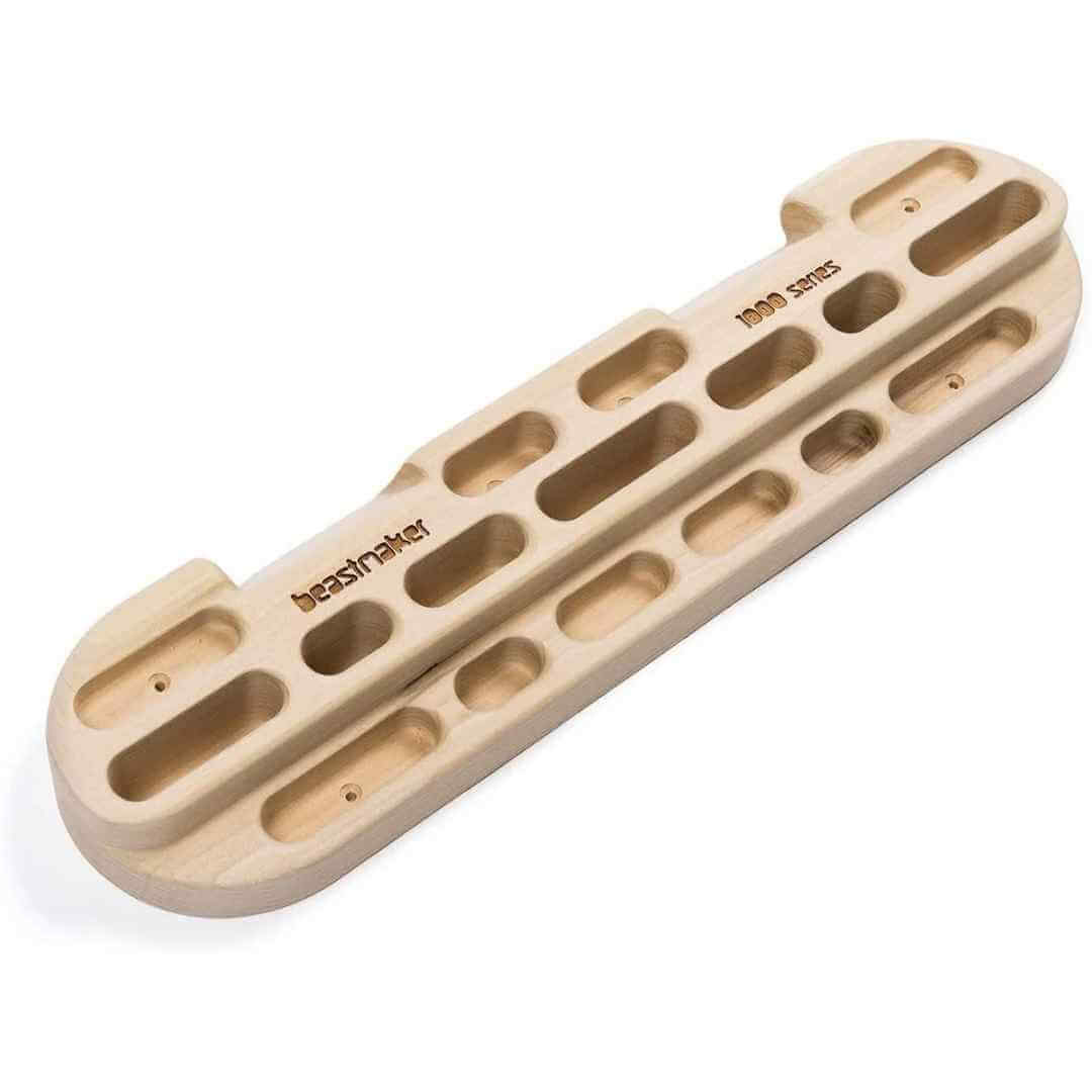 Das Trainingsboard Beastmaker 1000 Series Hangboard in einer nach links gewinkelten Ansicht