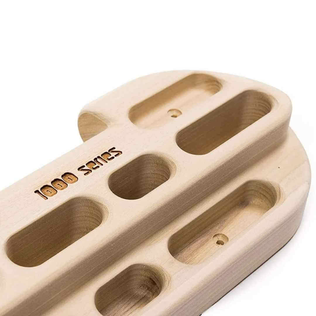 Die Details der rechten Seite des Trainingsboard Beastmaker 1000 Series Hangboard
