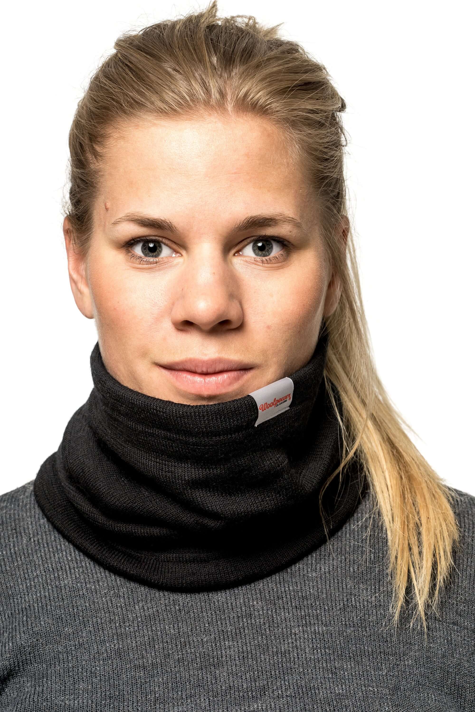 Die Woolpower Tube 200, ein Schlauchschal, der sich auch als Kopfschutz eignet, ideal für Winter und Alltag, erhältlich im Outdoor Online Shop FluxPerfect