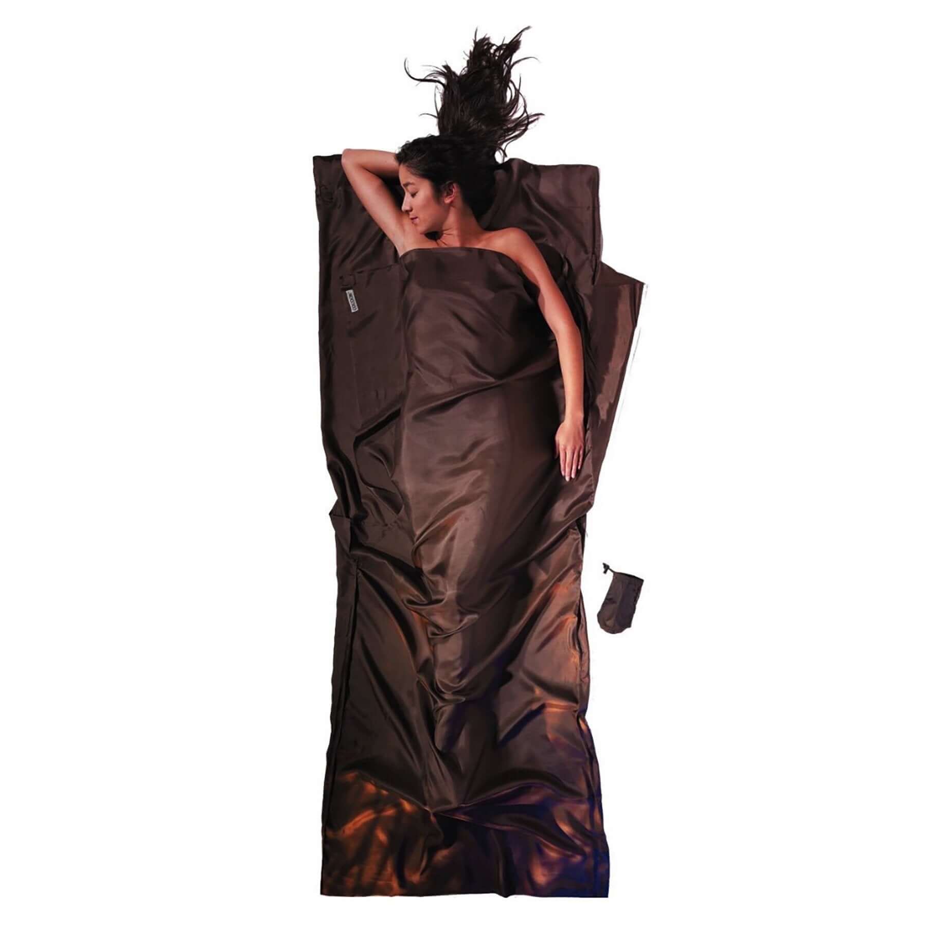 Der Cocoon Hüttenschlafsack aus Seide in der Farbe Muddy Elephant - erhältich im Outdoor Shop FluxPerfect