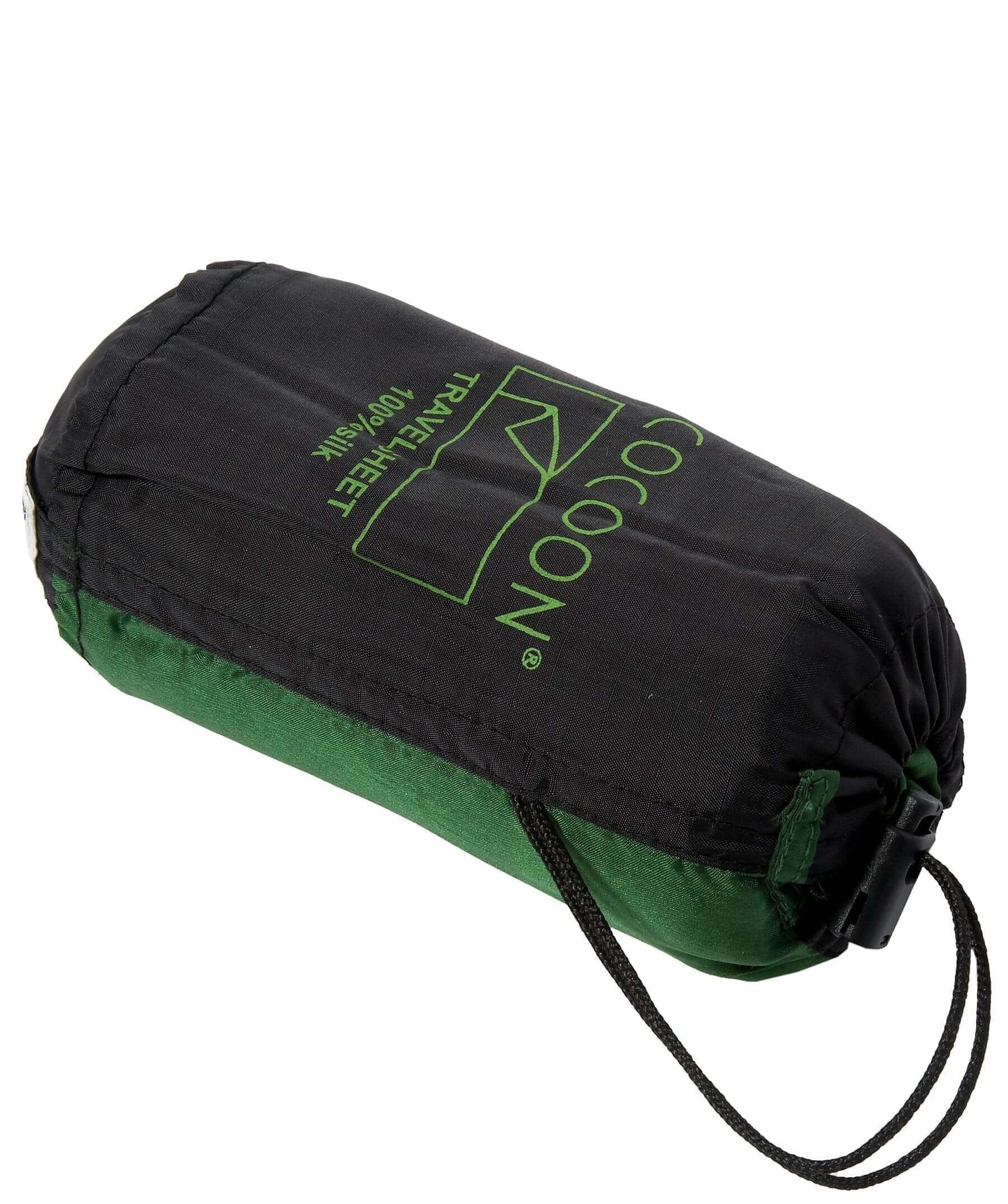 Der Packsack des Hüttenschlafsack Modells in der Seidenausführung